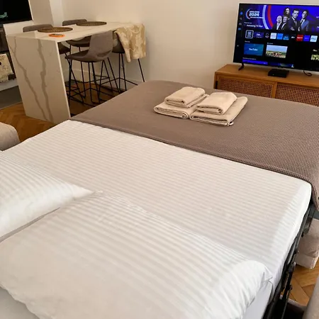 Apartmán Elegant Central Flat With Private Terrace In *